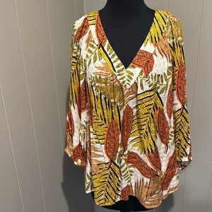 Jane + Delancey leaf print V neck lightweight boho style top. Large New with tag